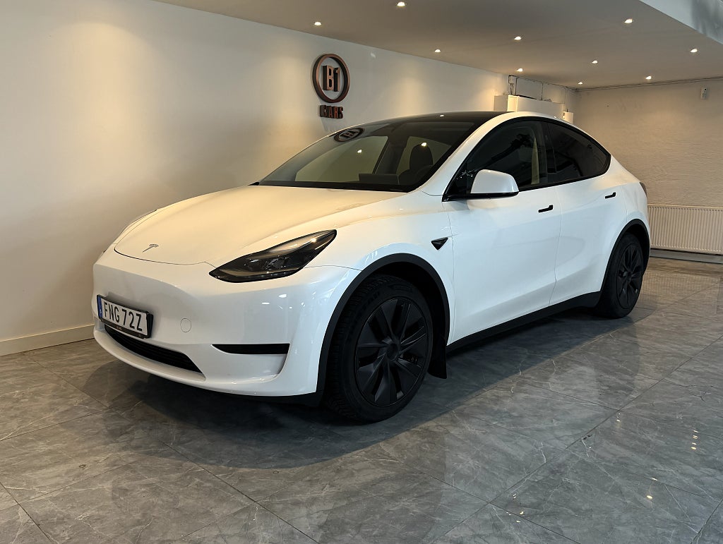 Tesla Model Y Long Range RWD Long Range VÄRMARE SKINN PANO SVENSKSÅLD