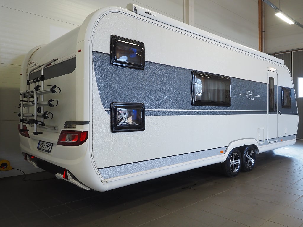 Hobby Deluxe 650 KFU Takmonterad Markis ALDE Barnkammare 2020