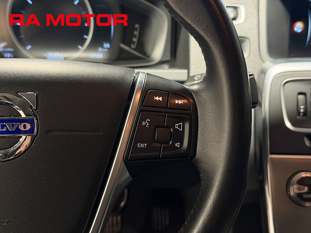 Volvo S60 Cross Country D4 190hk AWD Summum | Skinn | Värmare | Drag | 2016