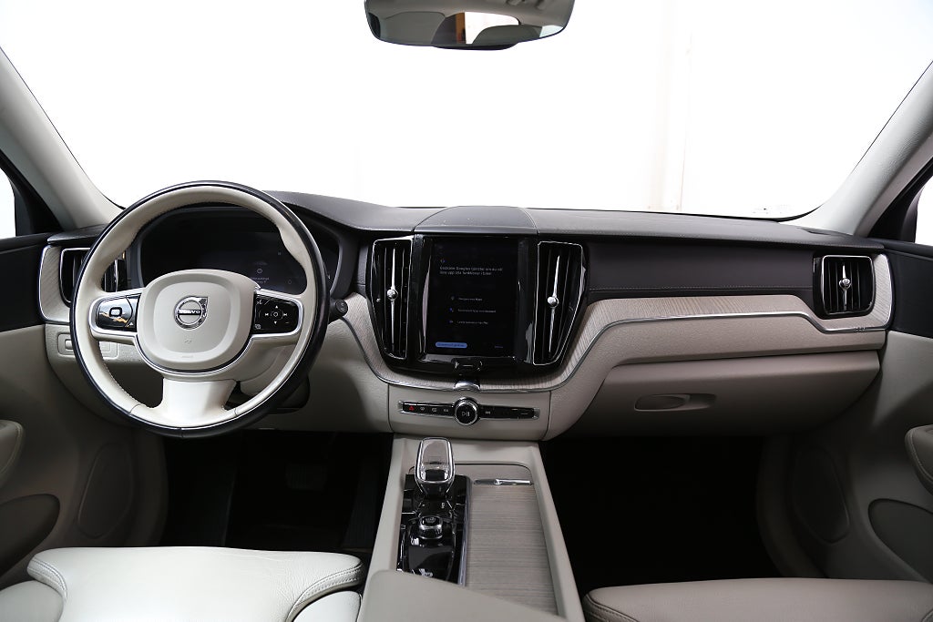 Volvo XC60 Recharge T6 Inscription AWD Pano Skinn Orrefors Drag