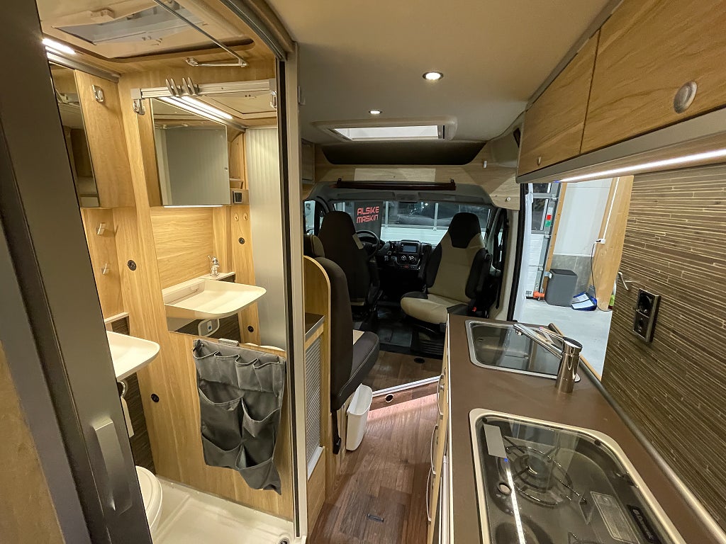 Hymer Grand Canyon / Solcell / B-körkort / Plåtis / Markis - Hymer