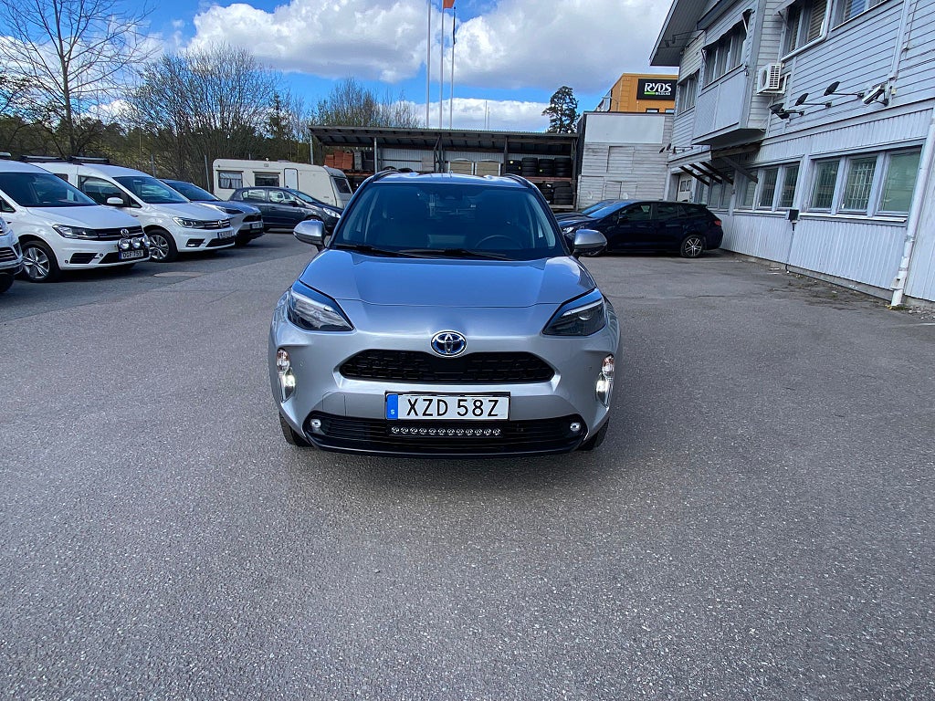 Toyota Yaris Cross HYBRID AWD-I E-CVT ACTIVE AUT B-KAM CARPLAY V-HJUL MOMS