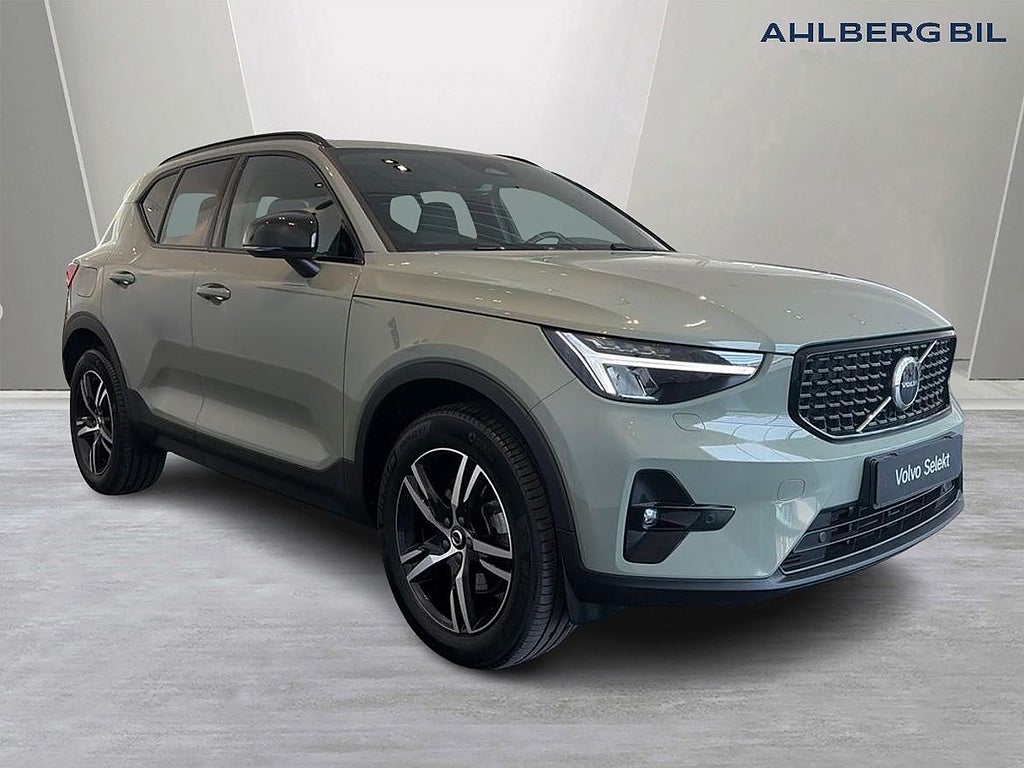 Volvo XC40 B3 FWD Bensin Plus Dark. Backkamera, Navi, Ada...