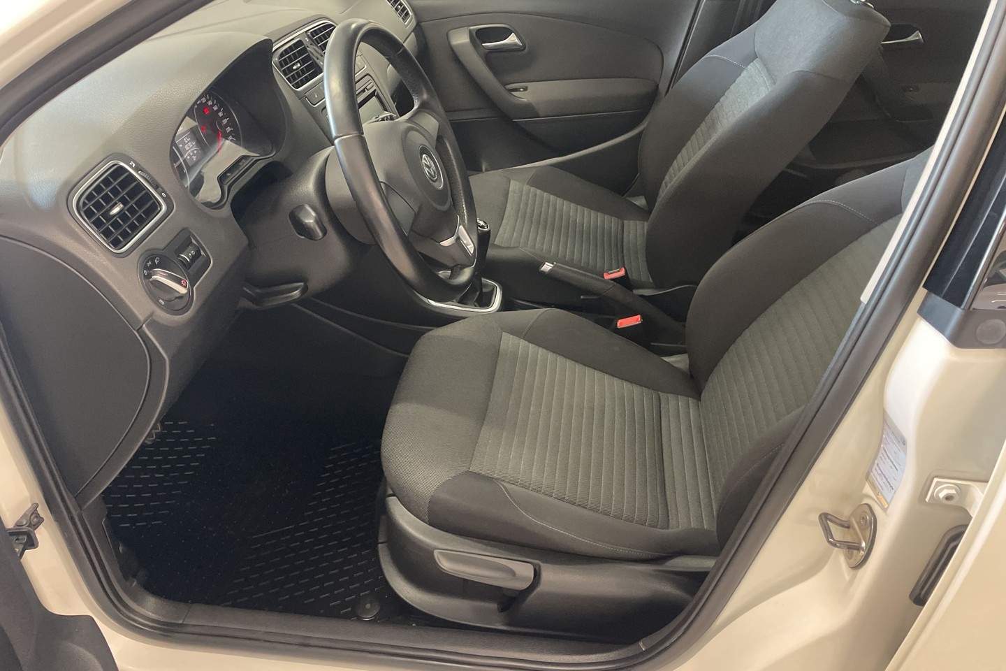 Volkswagen Polo 2011, kuva 6/40