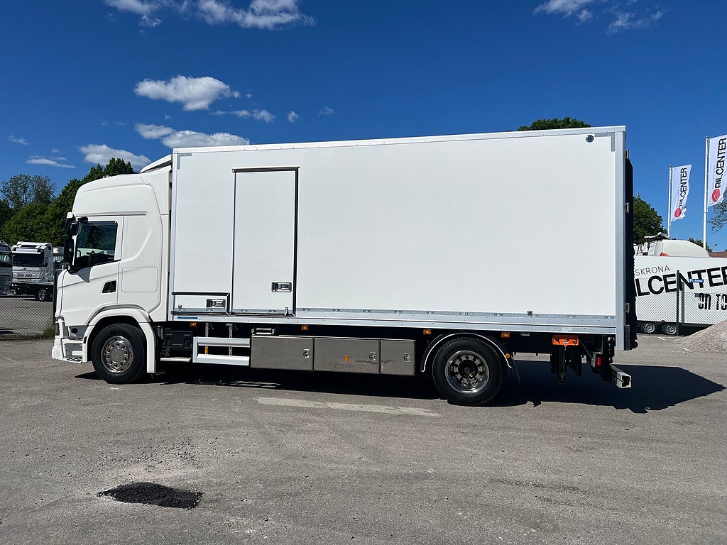 Scania G320 4x2 Maskintransport, Borrigg, Servicebil