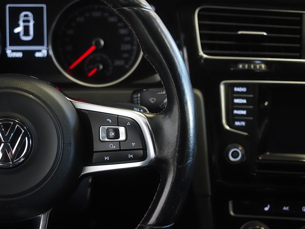 Volkswagen Golf 1.4 TSI 140hk DSG Automat R-Line Dragkrok Kamera 2015