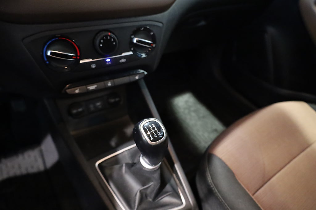 Hyundai i20 1,2 84hk ComfortPlus Blåtand PDC Rattvärme 2016