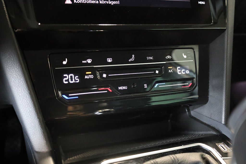 Volkswagen Passat GTE 218hk Executive / Business / Värmare / Navi