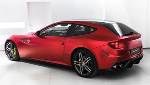 Ferrari FF har fyrhjulsdrift och V12-motor. 