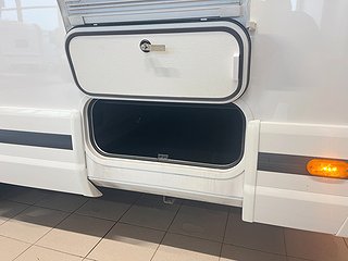 Husbil-integrerad Kabe TMI 810 LT 8 av 31