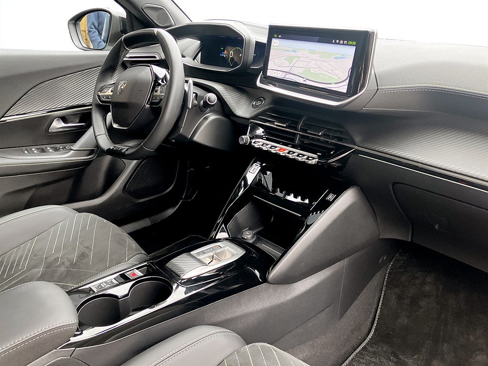 Bild på Peugeot 2008 GT 1.2 PT 130hk Aut B-KAMERA CARPLAY ELSTOL