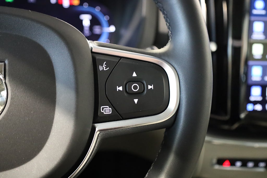 Volvo XC60 Recharge T6 350hk AWD Core Bright Pano Drag Leasbar 2023