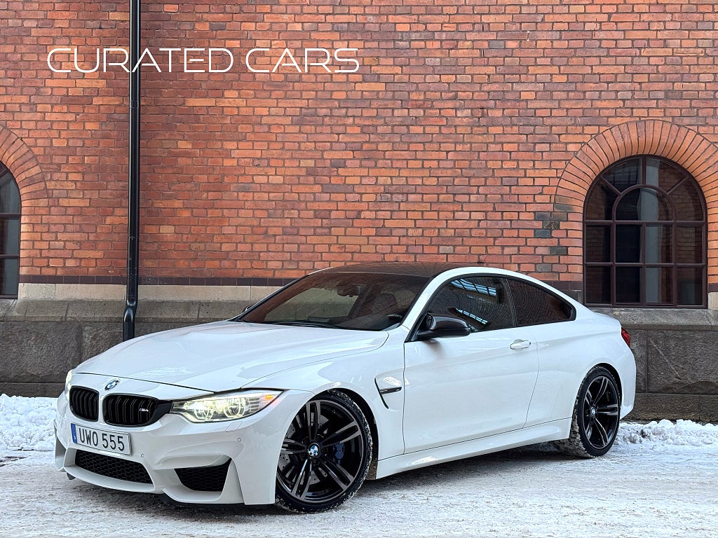 BMW M4 Manuell / Kolfiber tak / Sport avgas / Navi / LED