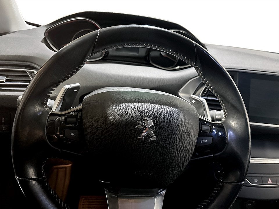 Bild på Peugeot 308 5D Allure 1.2 PT 130hk Aut - CARPLAY, BACKSENSORER