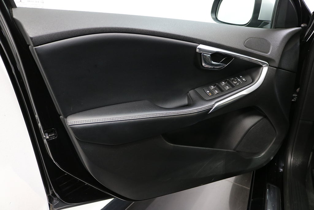 Volvo V40 2018 - miniatyr 8