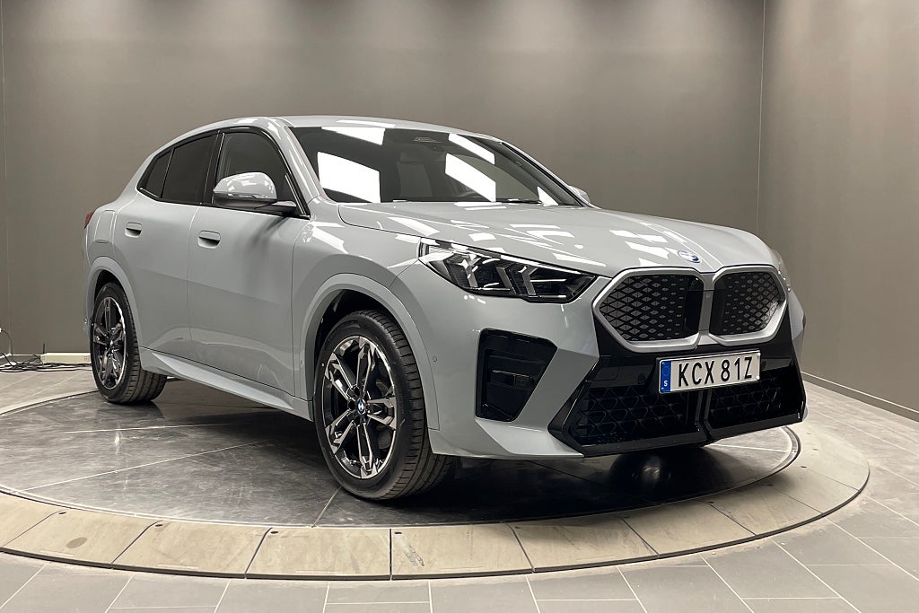 BMW X2 i xDrive30 /  M Sport / Alu 19" / Drag