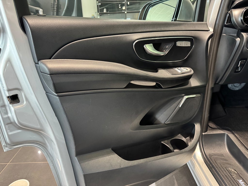 Mercedes-Benz V300 d 300 d 4Matic Lång AMG Värmare Drag Burmester Läder - bild 11