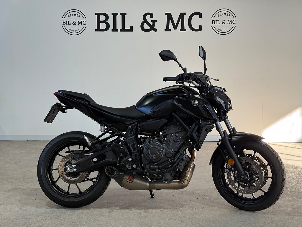 Yamaha Mt07 Akrapovic Titan helsystem  låga mil 0kr insats 
