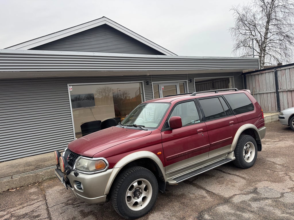 Mitsubishi Pajero 3.0 automat Sport ES-4WD INVECS-II 