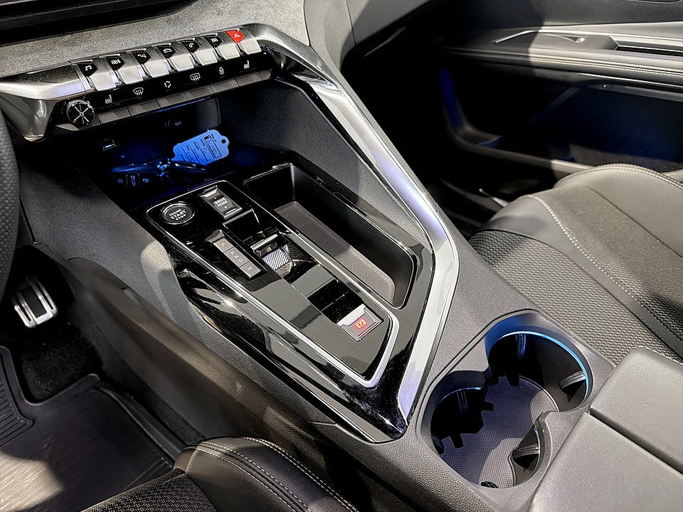 Bild på Peugeot 5008 GT 1.2 PT 130hk Aut 7-SITS B-KAMERA CARPLAY