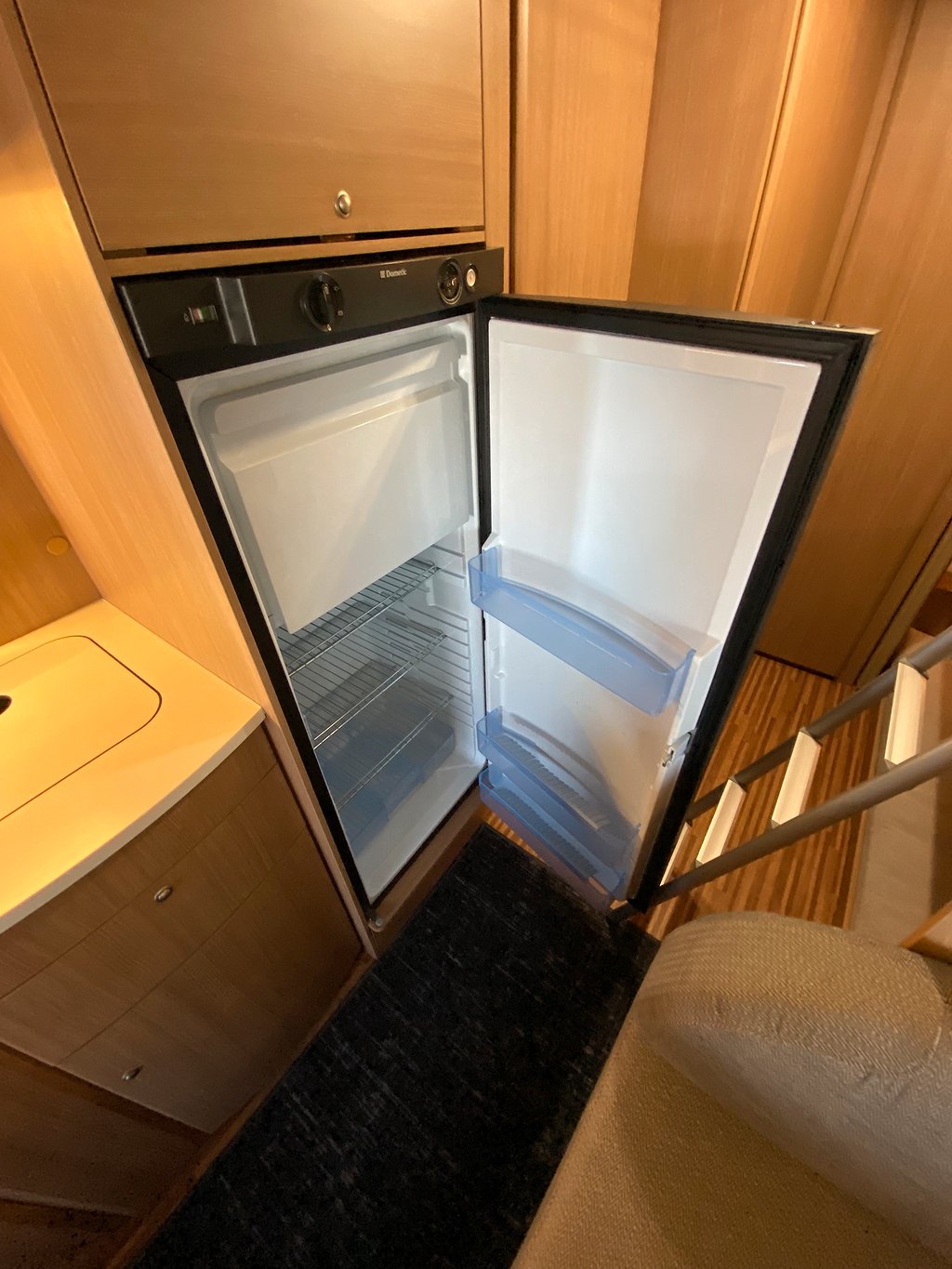 Adria Aviva 563 PT / Barnkammare / Markis m sidor / 7 bäddar - Adria