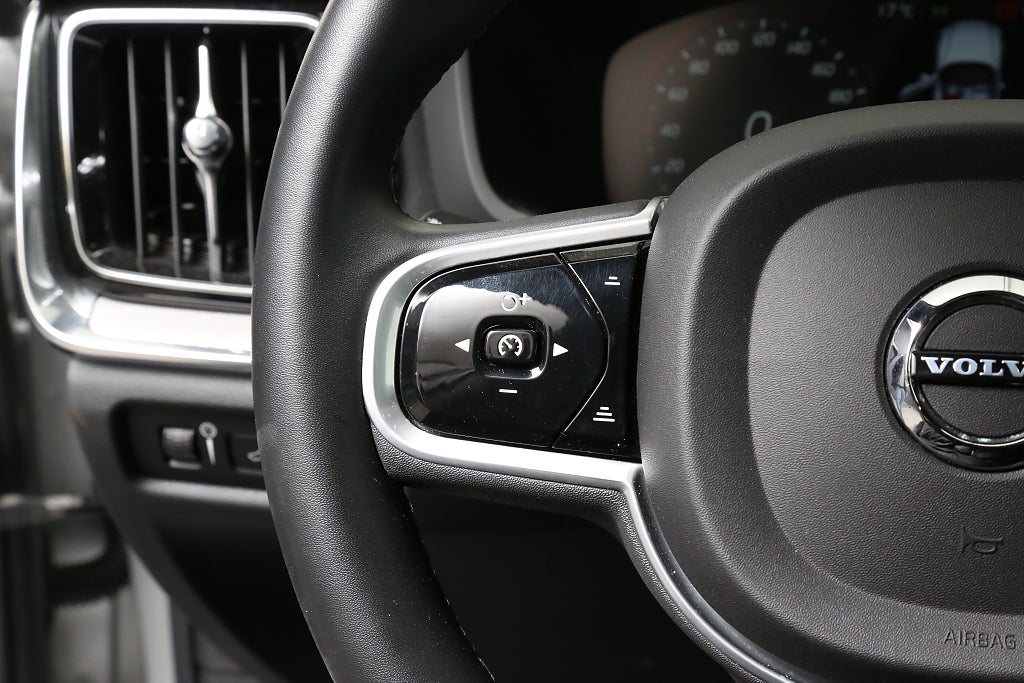 Volvo V60 Recharge T6 AWD 340hk R-Design |Navi|Kamera|Voc| 2022