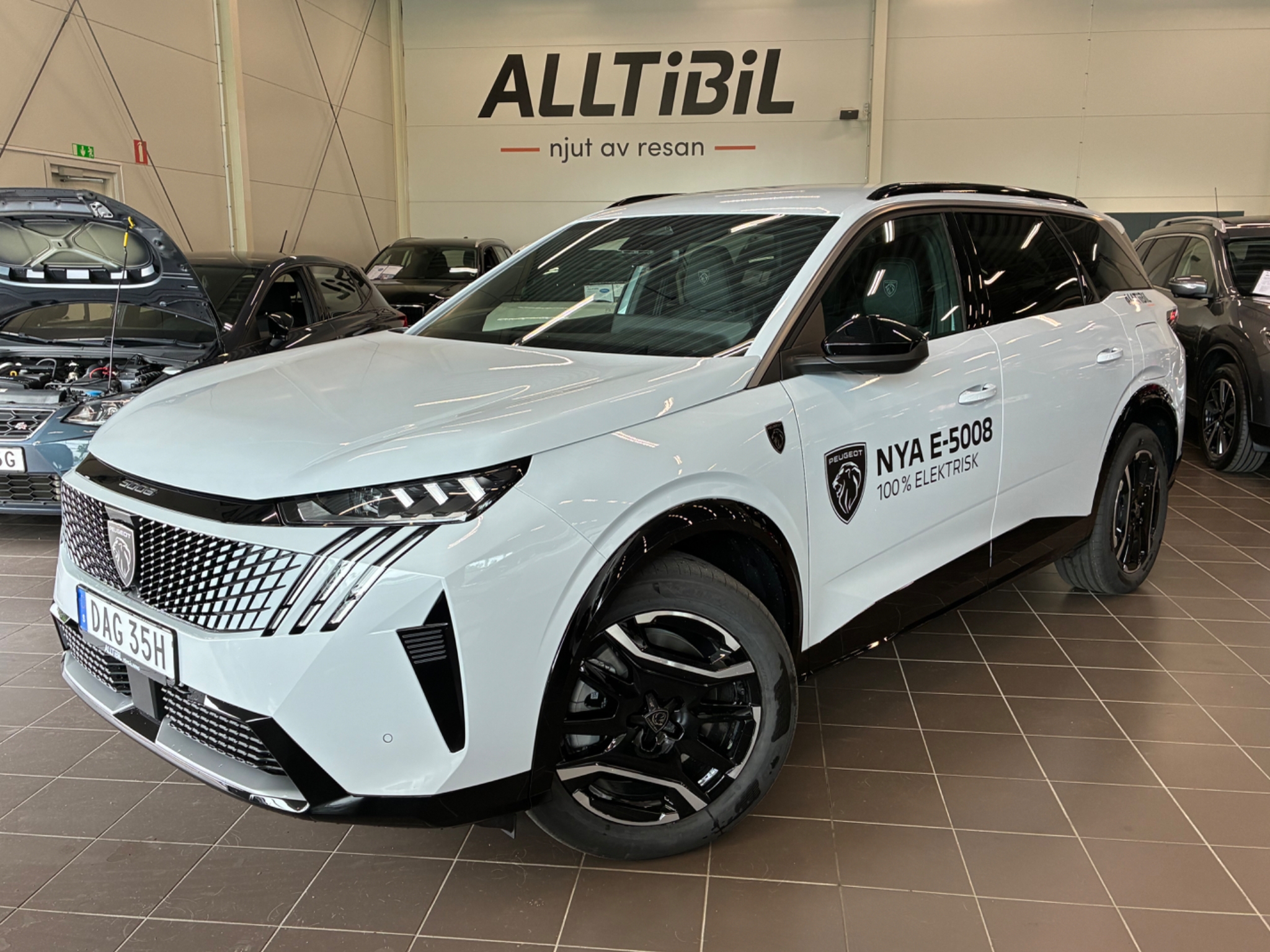 Peugeot e-5008