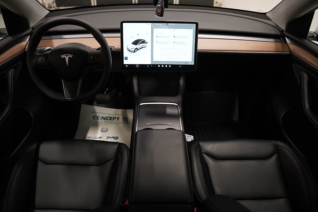 Tesla Model Y Standard Range 299hk / Dragkrok / En ägare