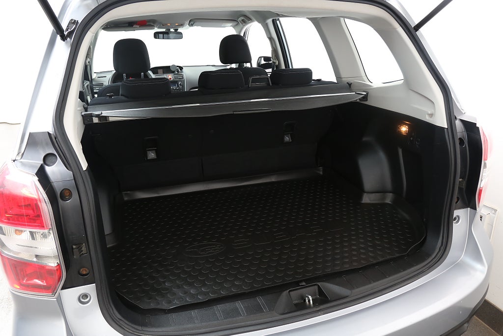 Subaru Forester 2,0D 147hk XS 4WD 1ägare Extraljus P-Värmare 2014