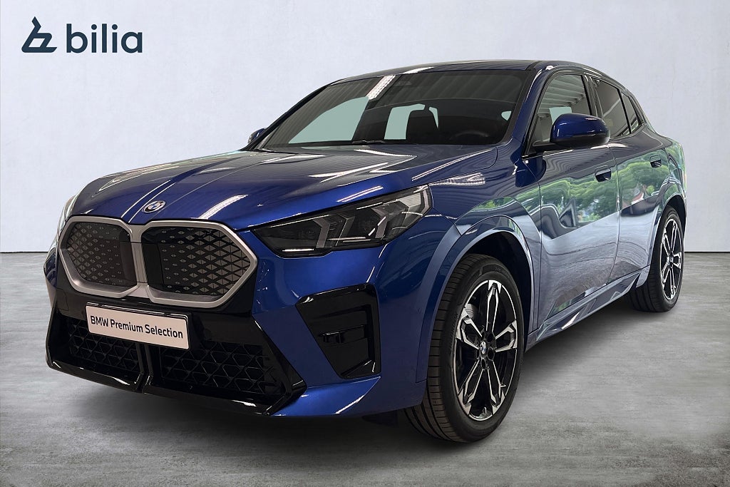 BMW iX2 xDrive30 M-Sport | Drag | Aktiv.fart | Backkamera | 19"