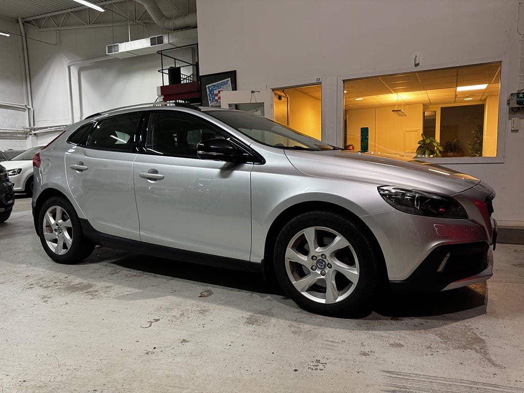 Volvo V40 Cross Country D3 Momentum Driver Support GPS