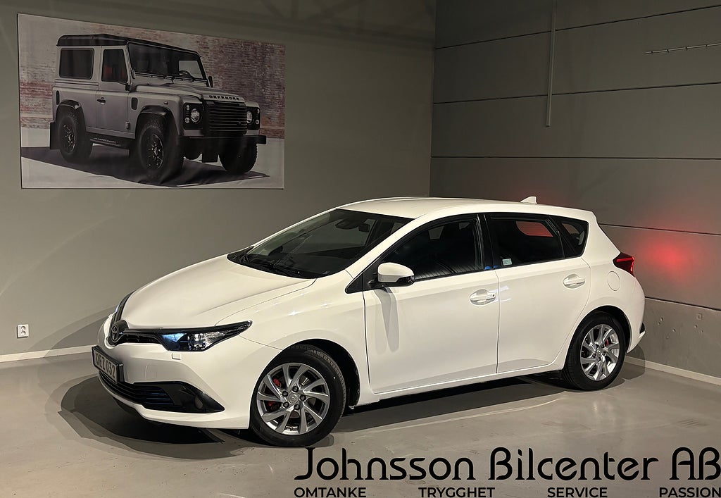 Toyota Auris Hybrid e-CVT Nyservad Backkamera Bluetooth 136hk