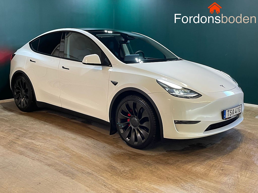 Tesla Model Y Performance Autopilot Panorama Drag MOMS 