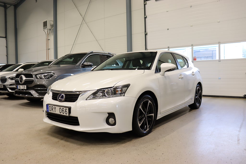 Lexus CT 200h 1.8 CVT Executive M-värmare B-kamera 136hk