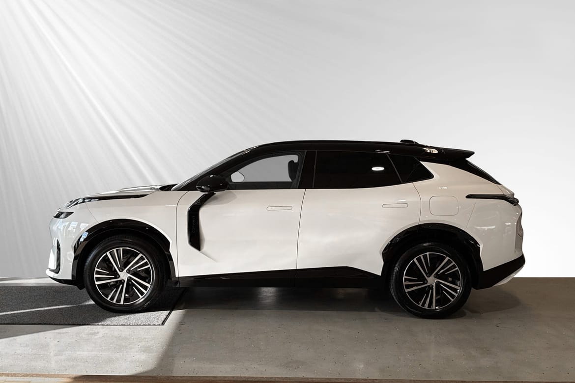 Lynk & Co 08 Core PHEV 2025, bild 2/10