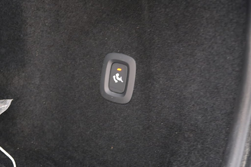 Volvo XC60 Recharge T6 Plus Dark, Drag