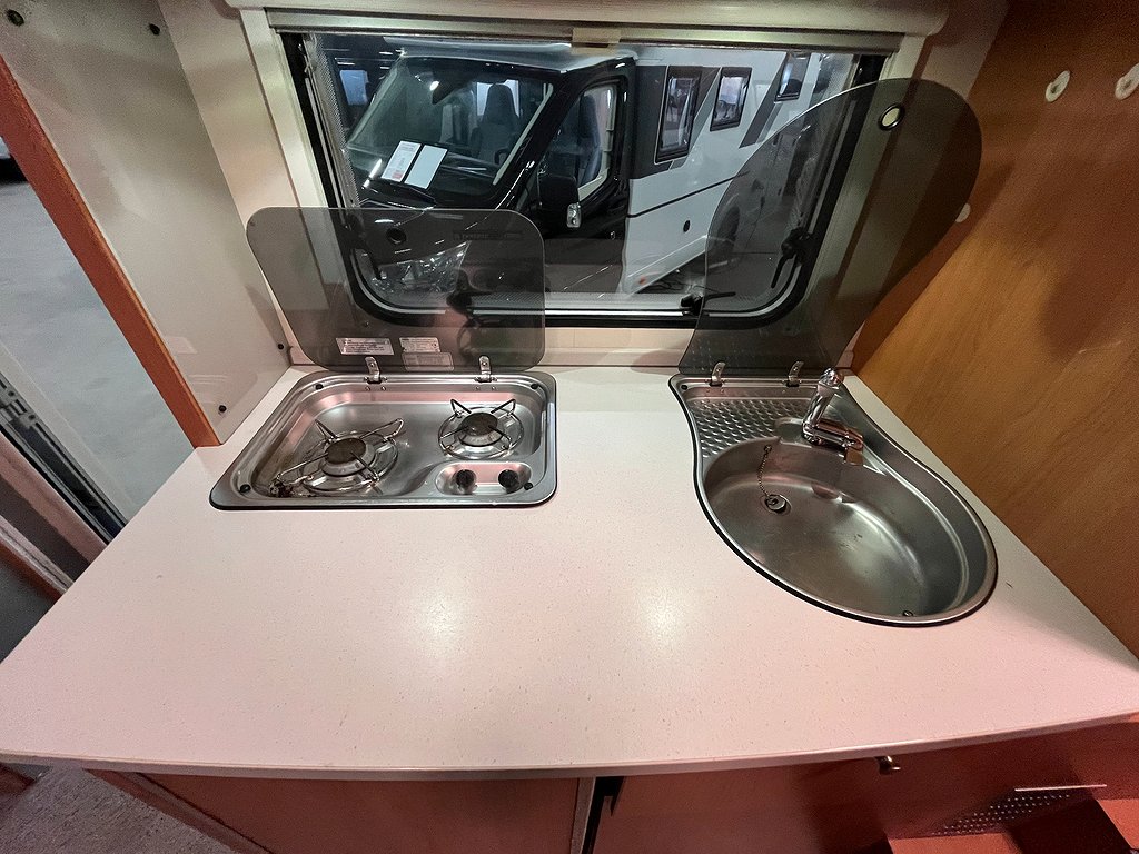 Knaus Sport TR88 / 3500kg / Cykelställ / Markis - Knaus