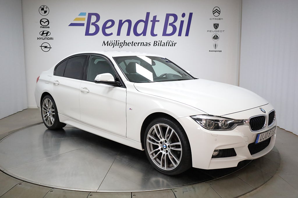 BMW 320d xDrive Sedan M Sport / Läder / Navigation / Drag / HiFi