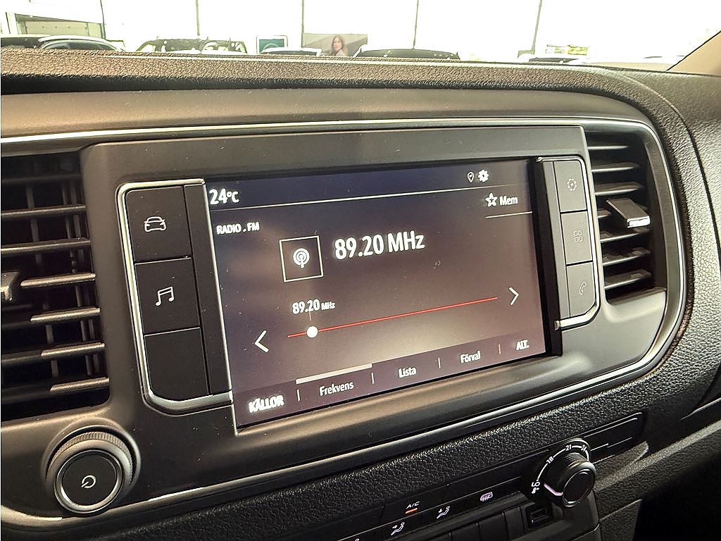 Bild på Opel Vivaro Business 2.0 BHDi 145hk L3 - B-KAMERA, DRAG