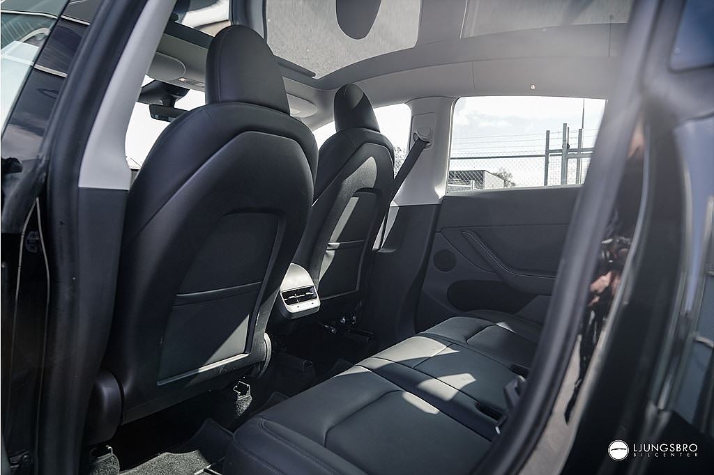 Tesla Model Y Performance 534hk / 1 Ägare / Dragkrok