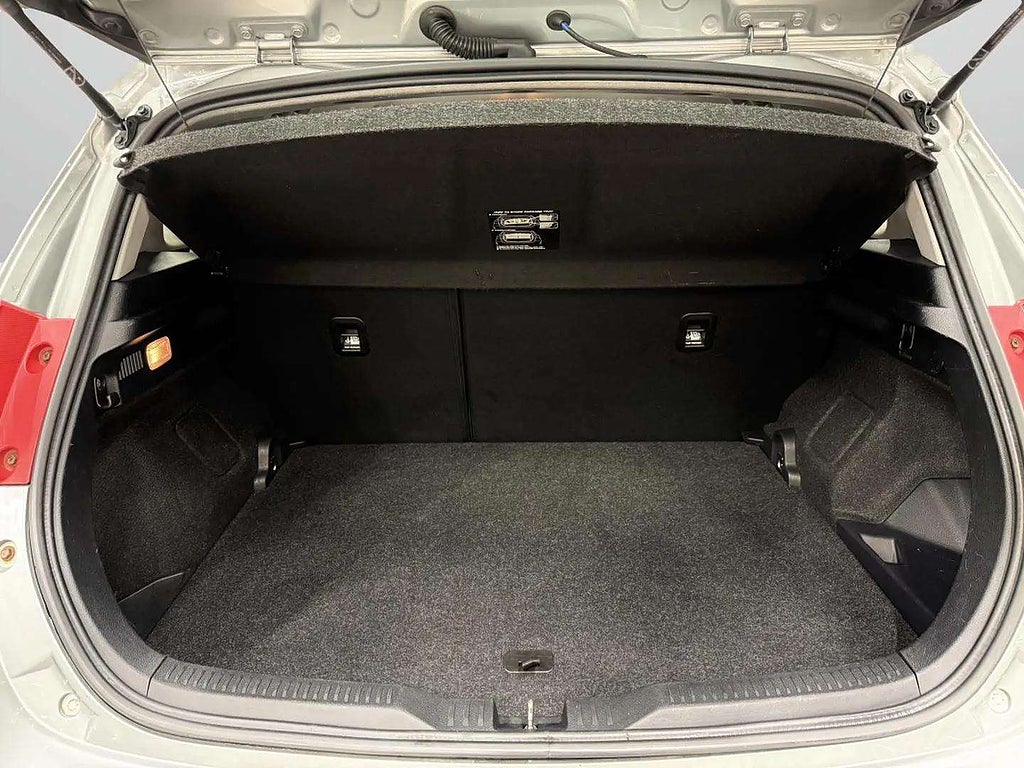 Toyota Auris Hybrid e-CVT Vinterhjul, Motor/Kupevärmare, Ledramp, Hemleverans - miniatyr 18