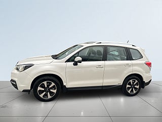 Subaru Forester 2.0 4WD Sov-däck/Drag/Kamera/Pano/Skinn/Kedja/P-sens