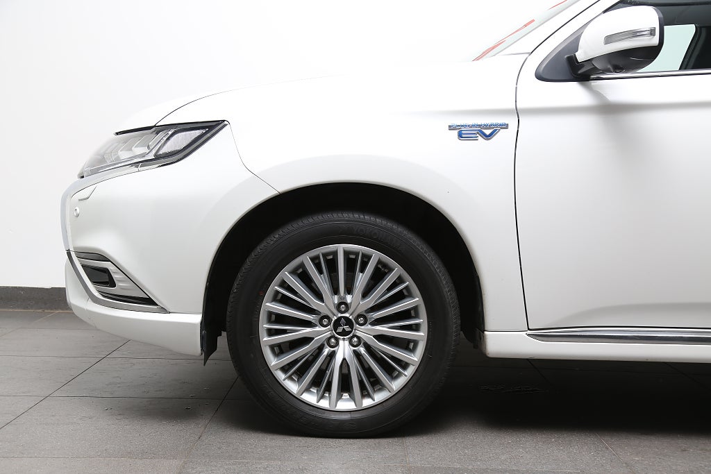 Mitsubishi Outlander PHEV 224hk Business Aut 4WD Skinn 360°-kamera Drag 2019