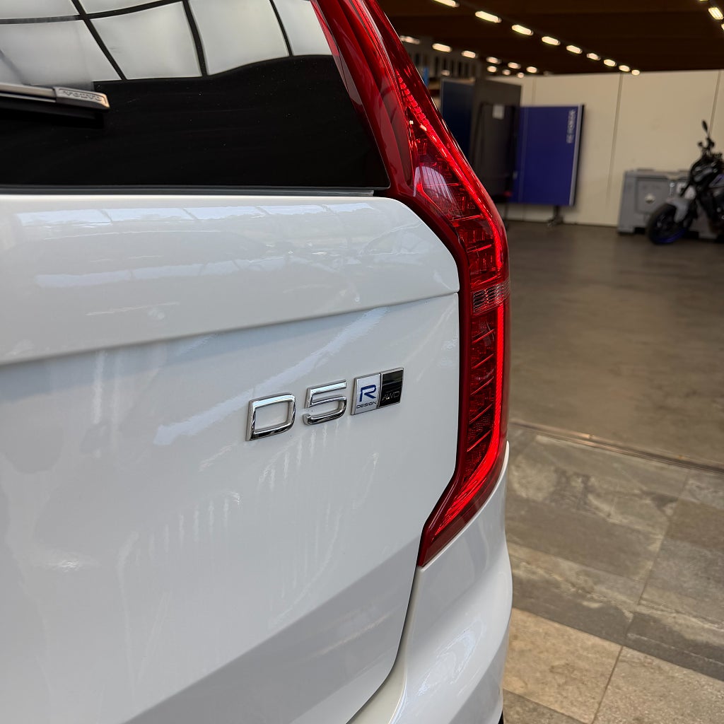 Volvo XC90 D5 AWD R-Design Pano B&W Carplay Massage 360° Luftfjädr