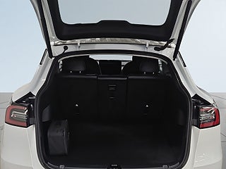 Tesla Model Y Long Range AWD S&V/Dragkrok/Premium ljud/Autopilot/MOMS