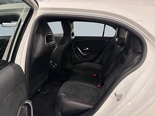 Mercedes-Benz A 200 7G-DCT AMG Line S&V-hjul Backkamera Carplay P-värm – bild 13