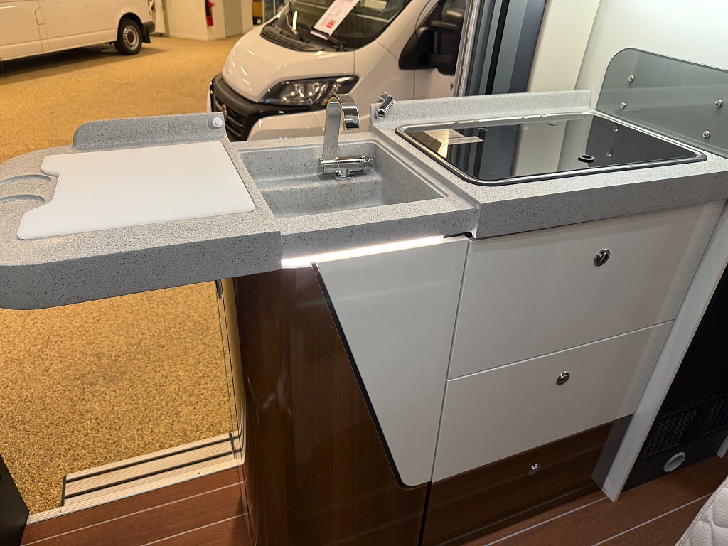 Mobilvetta Admiral K 6,3 Heavy chassi Långbäddar 3,95% Ränta miniatyr 15