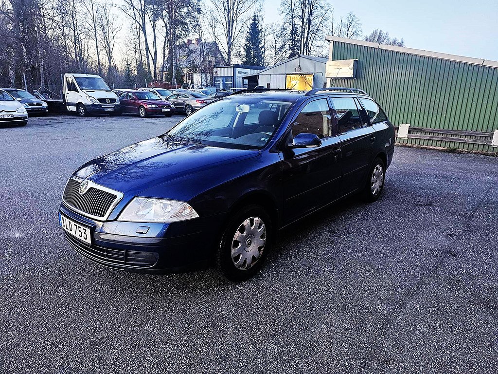 Skoda Octavia Kombi 1.6 FSI Ny besiktat & Drag & Kamkedja