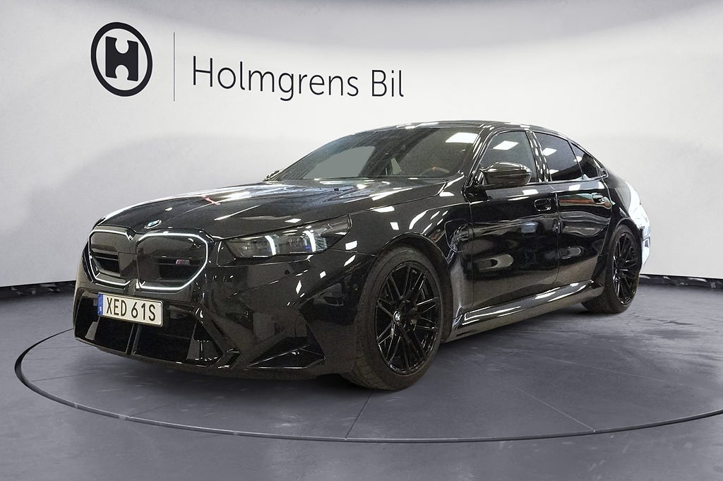 BMW M5 Sedan Keramiska Bromsar B W Head-Up