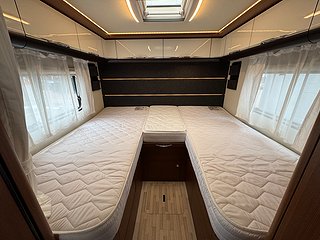 Husbil-halvintegrerad LMC Cruiser Premium T701 AUT 10 av 17